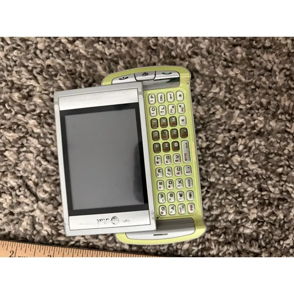 Nokia C5-03 white/lime green vintage mobile phone
